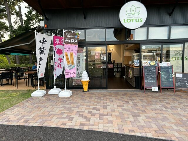 千葉公園芝庭　Outdoor Terrace LOTUS